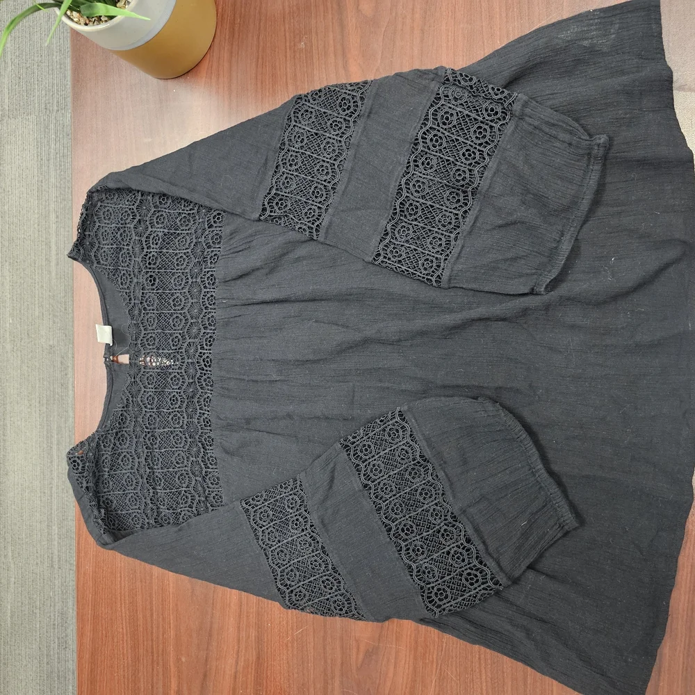 Old Navy Black Women's Blouse with Lace Detail - Picture 3 of 6